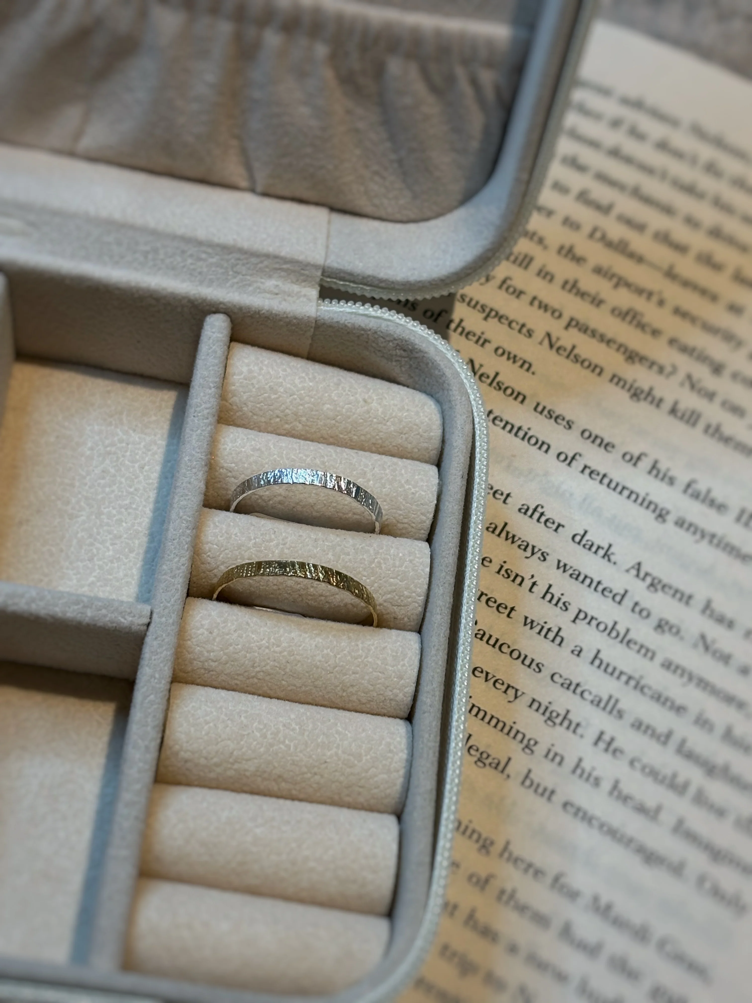 Birch Hammered Ring Gold - Image 3