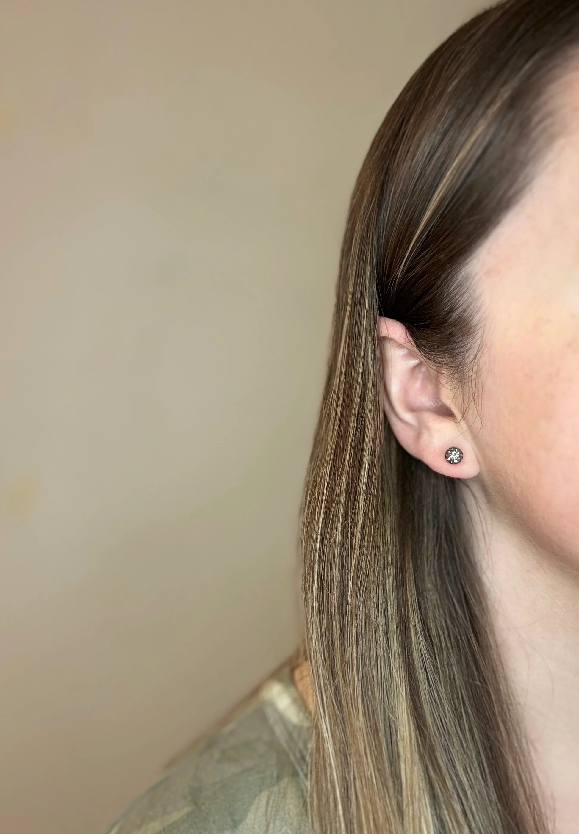 Grey Shimmer Studs - Image 4