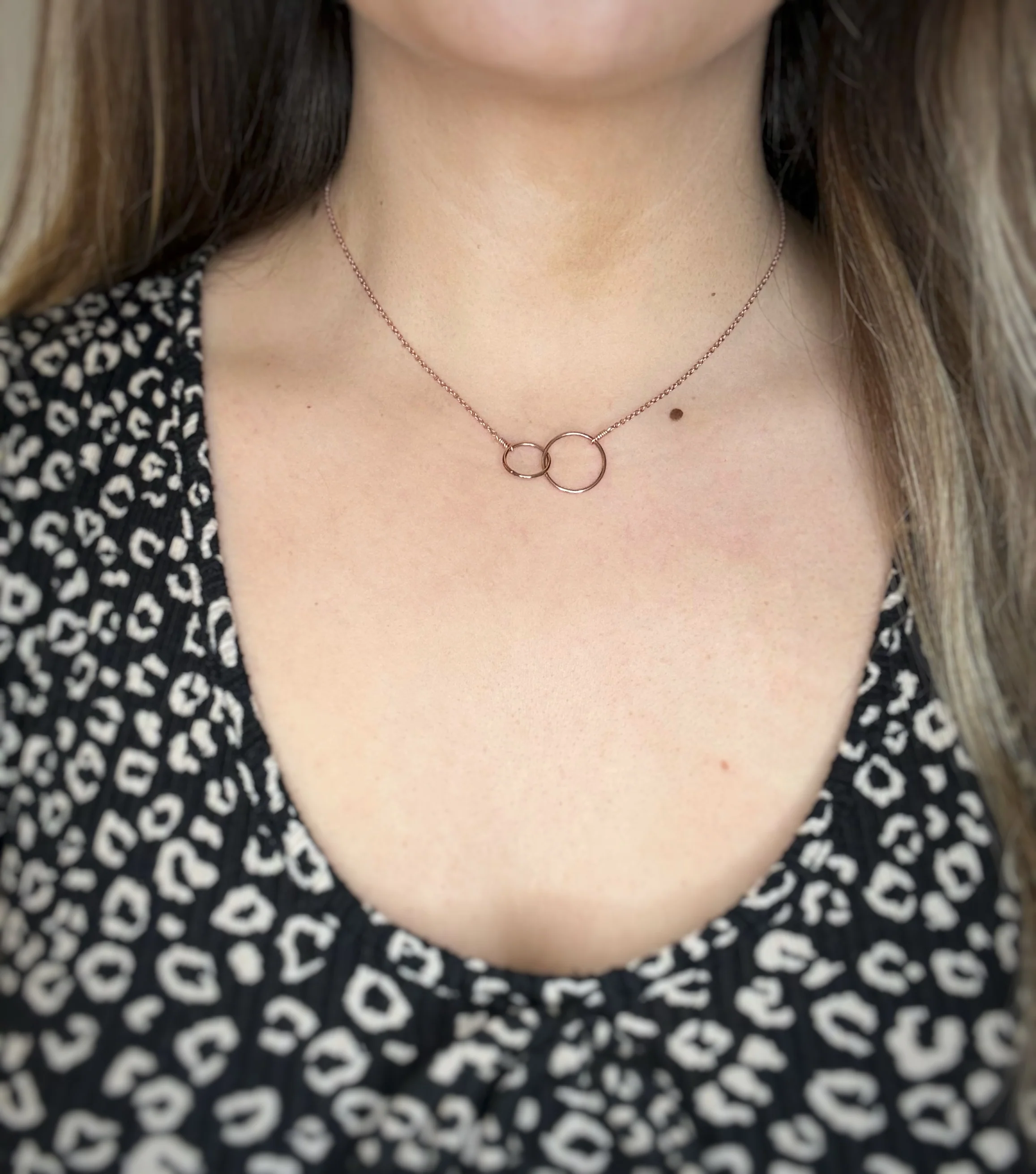 Interlocking Circle Necklace - Rose Gold - Image 3