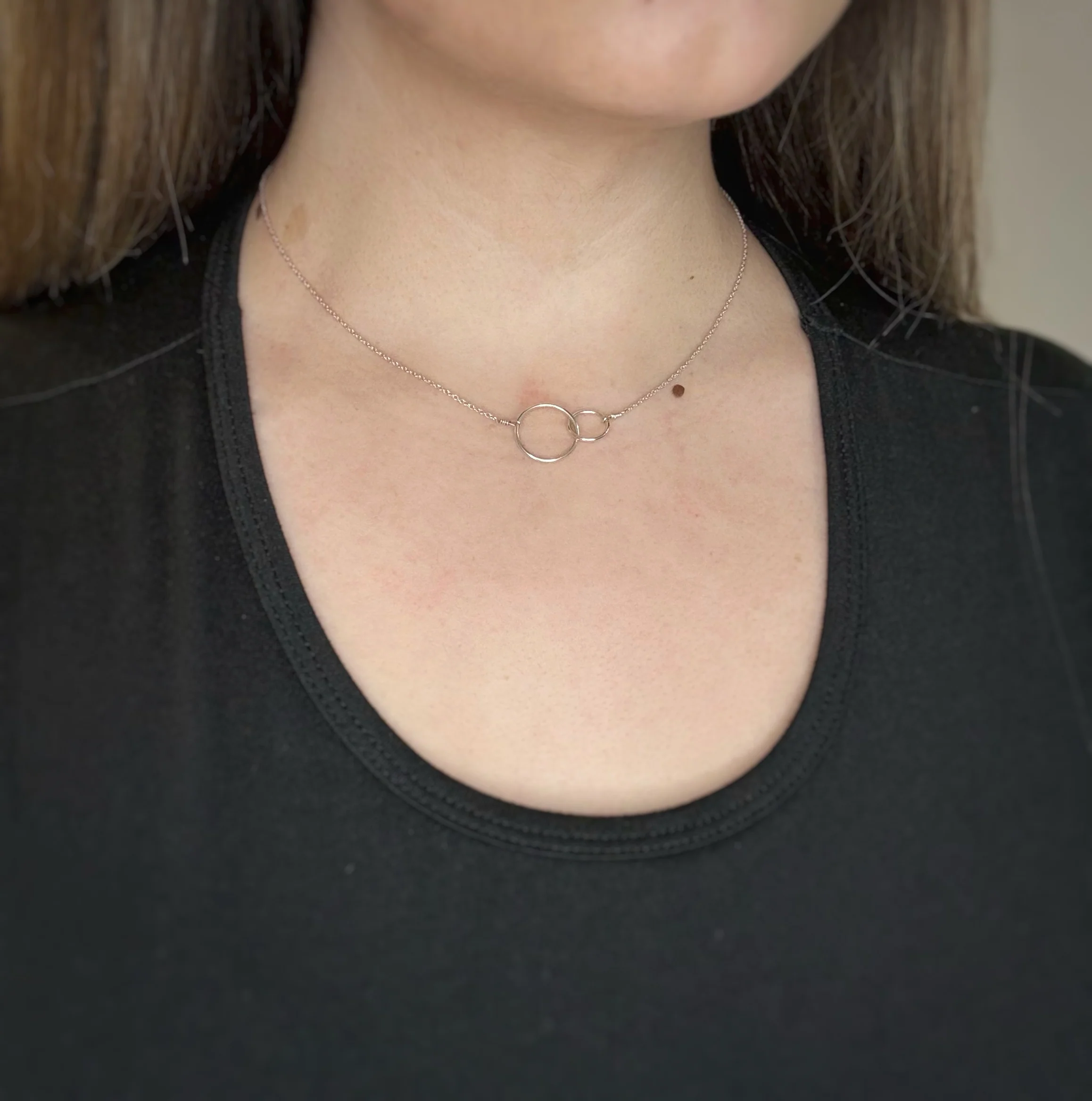 Interlocking Circle Necklace - Silver - Image 3
