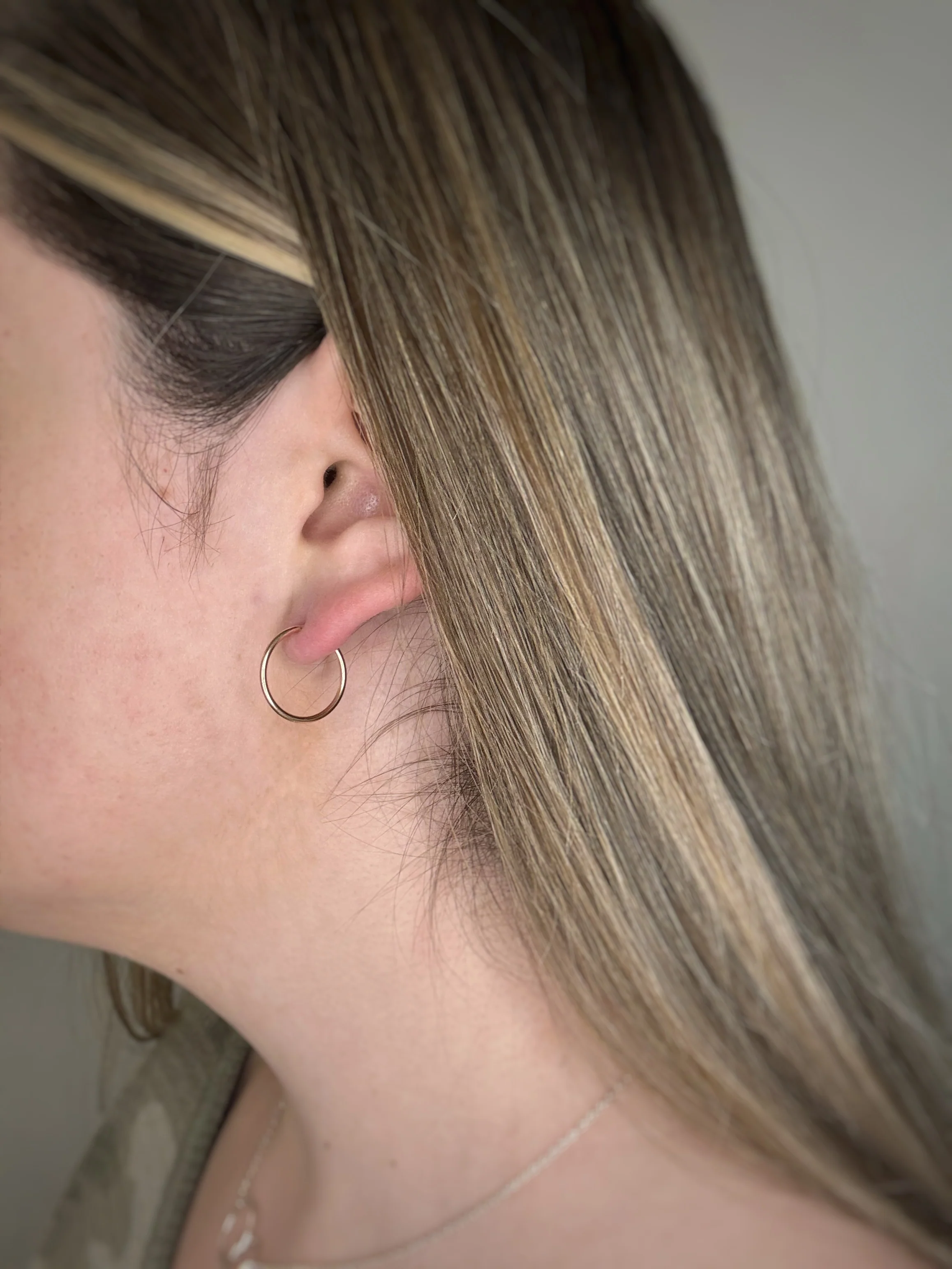 Small Hoops Rose Gold - Image 2